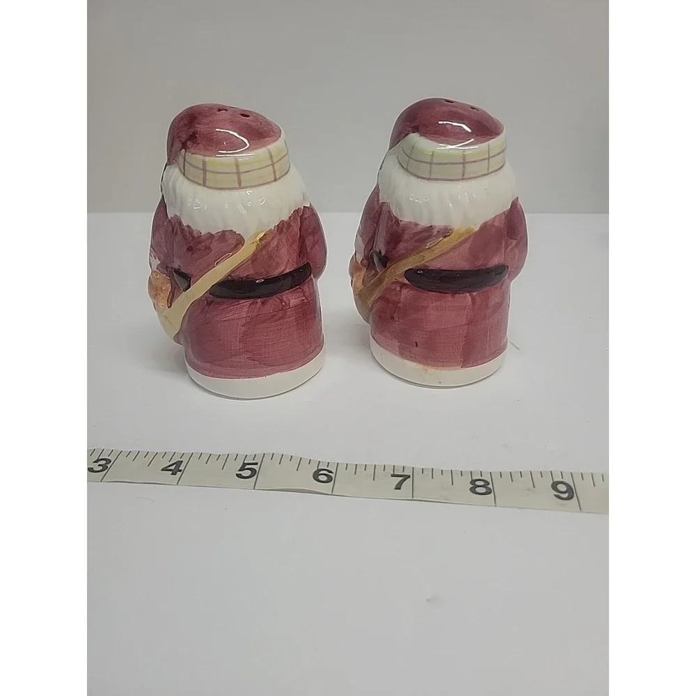 Ceramic Santa Salt And Pepper Shakers‎